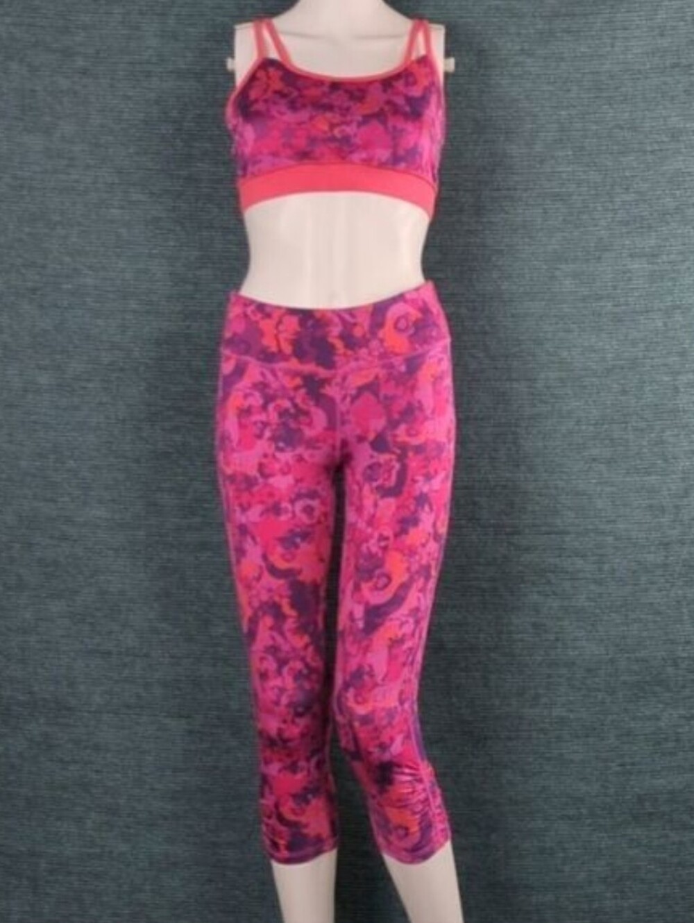 Bright & Beautiful Gaiam Yoga Leggings & Top Set!